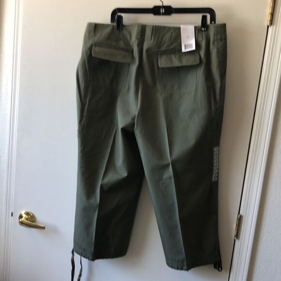 Liz wear by Liz Claiborne Cargo Capri NWT Olive - Picture 2 of 5